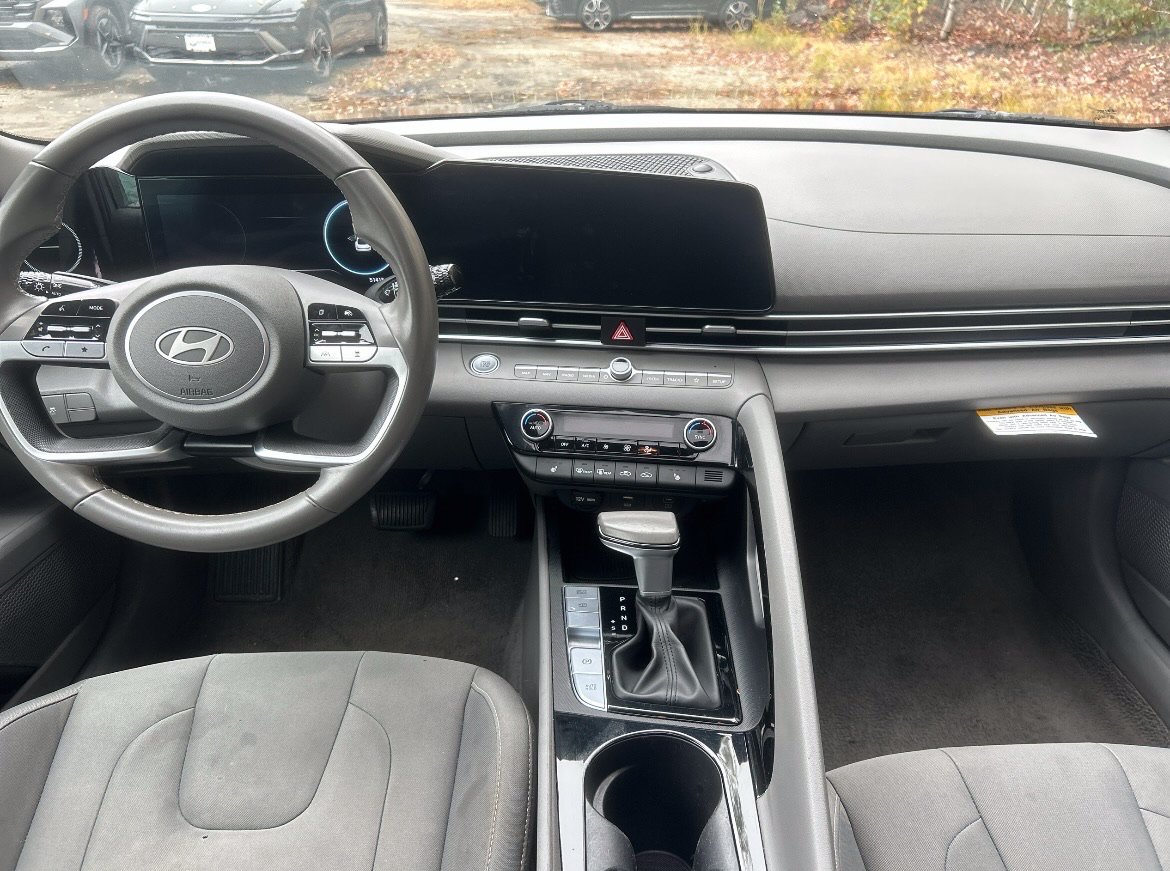 2025 Hyundai Elantra SEL - Photo 16
