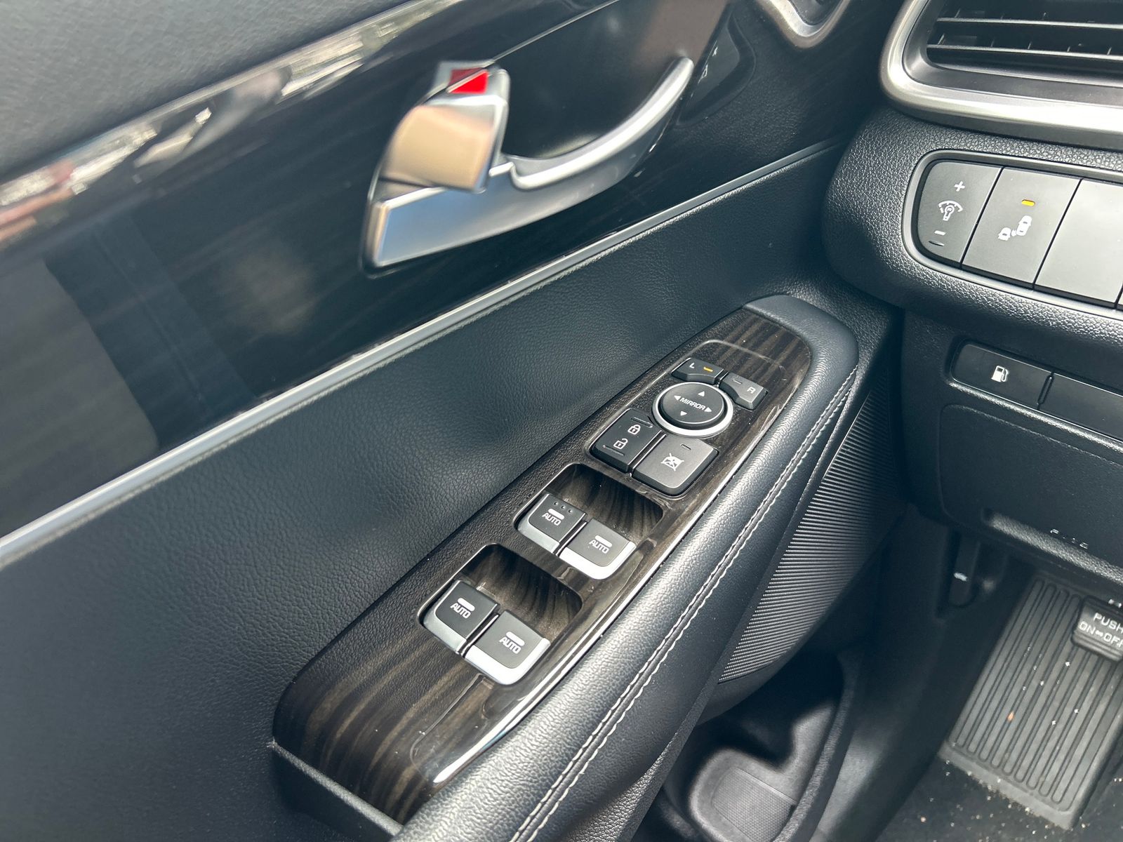 2020 Kia Sorento LX - Photo 11