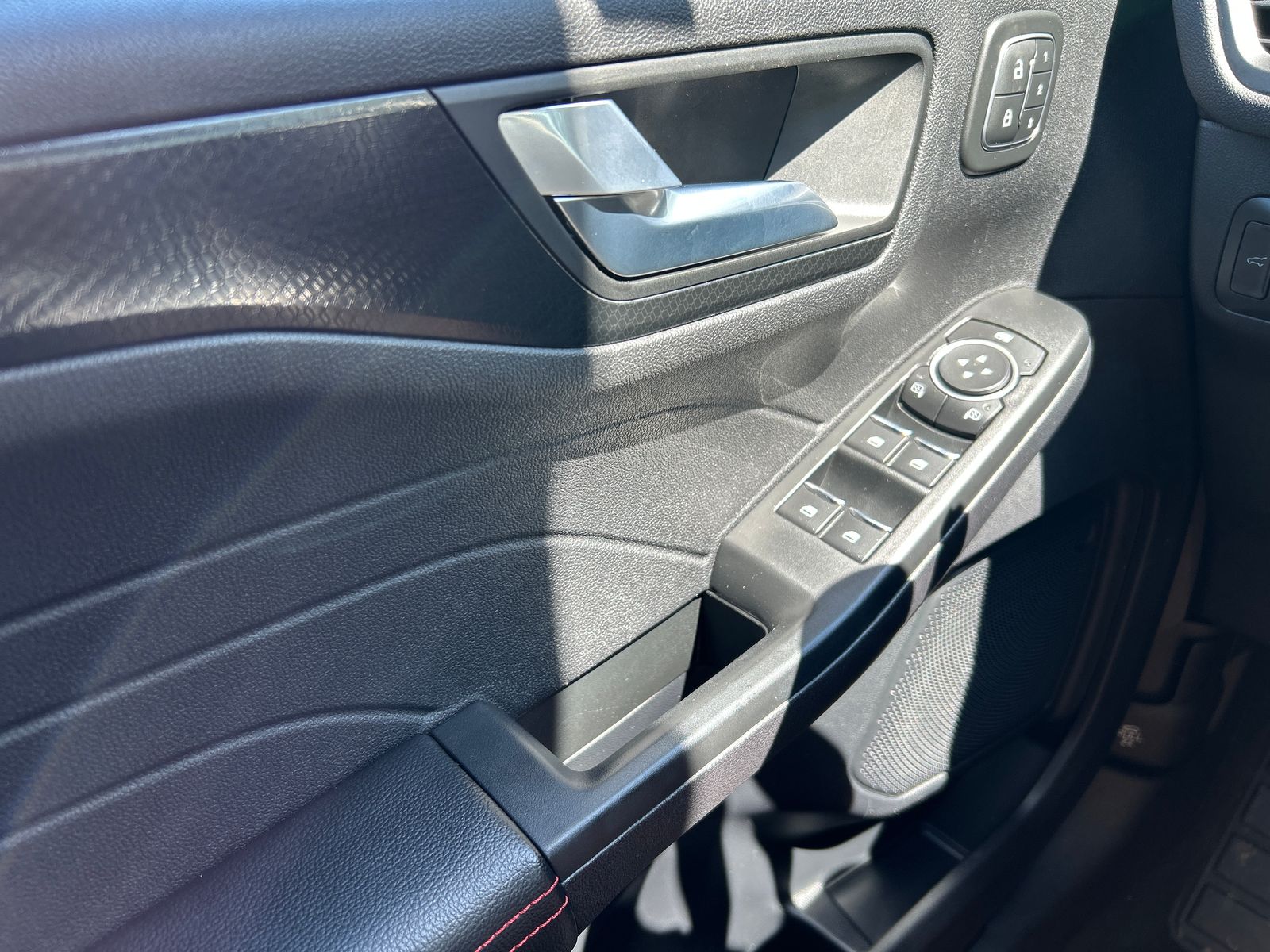 2022 Ford Escape SEL - Photo 11