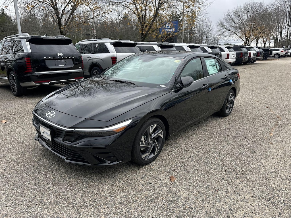 New 2025 Hyundai Elantra Limited Sedan