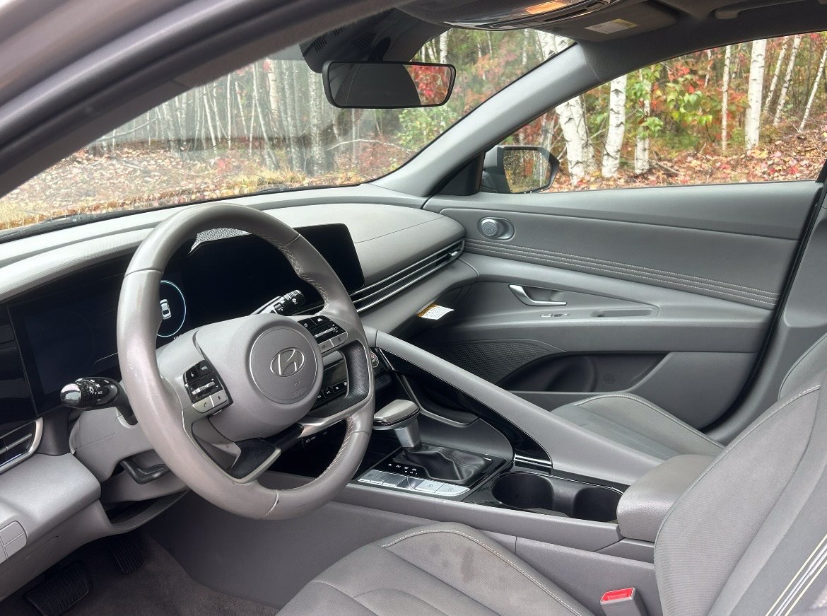 2025 Hyundai Elantra SEL - Photo 12