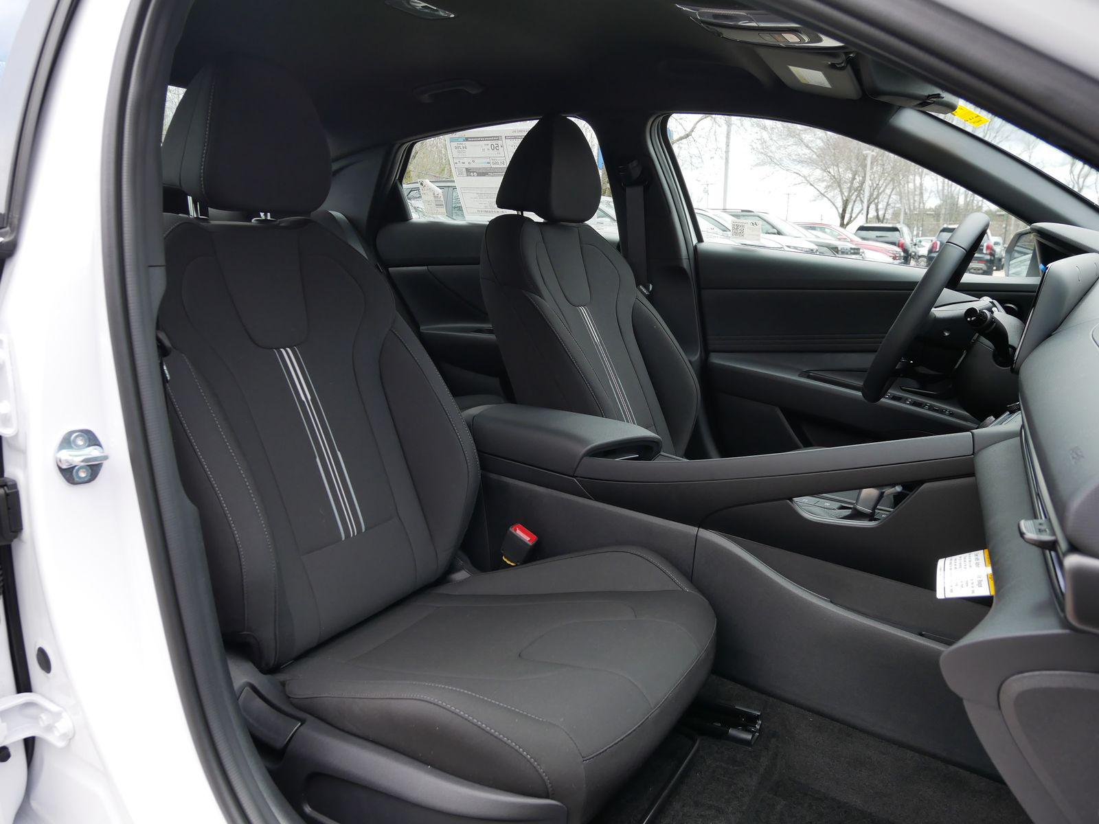 2025 Hyundai Elantra Blue - Photo 12