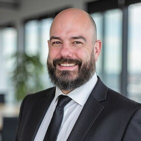 Staff member Dave McBride from ID_58f0233f0ad6