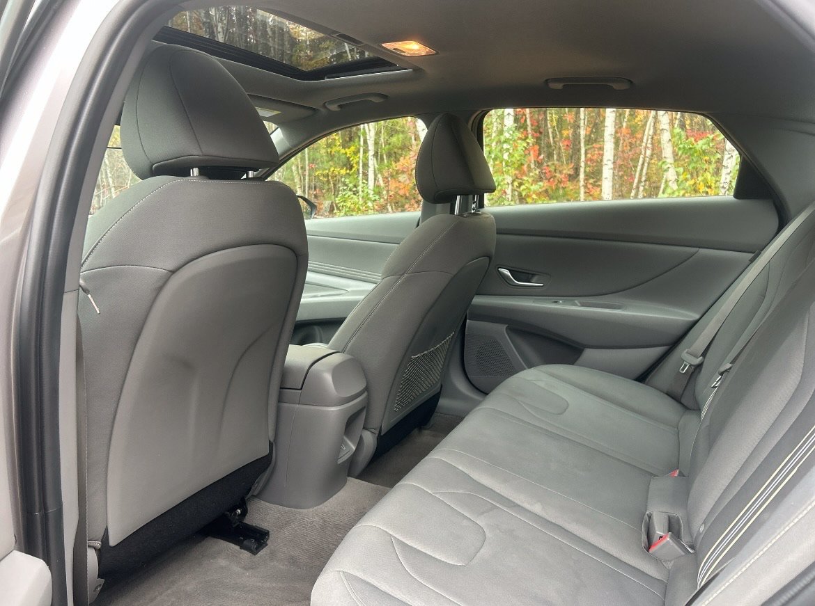 2025 Hyundai Elantra SEL - Photo 18