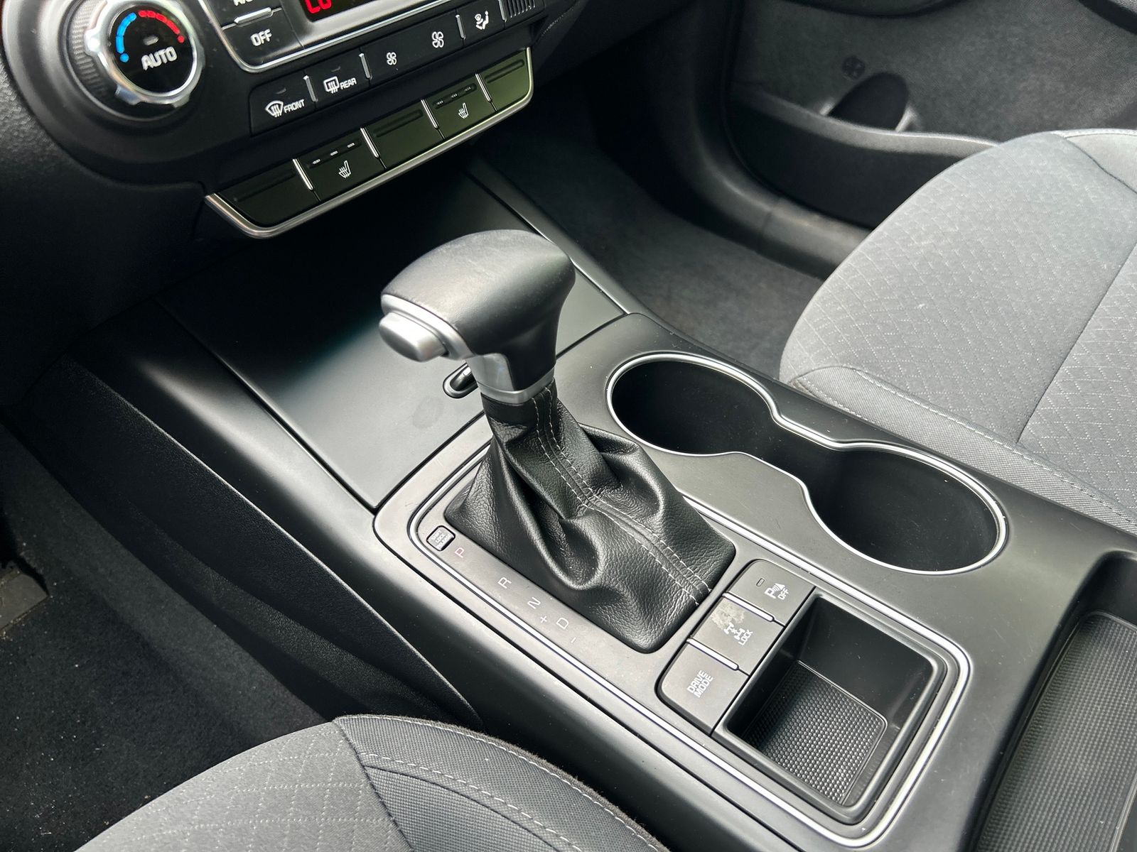 2020 Kia Sorento LX - Photo 13