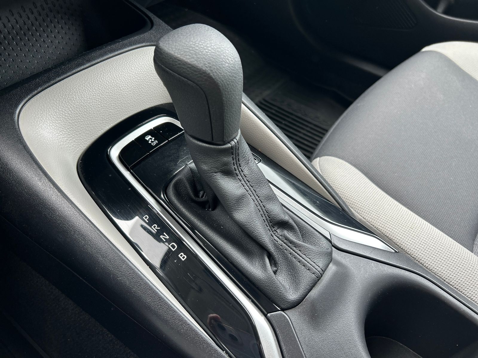 2024 Toyota Corolla LE - Photo 14