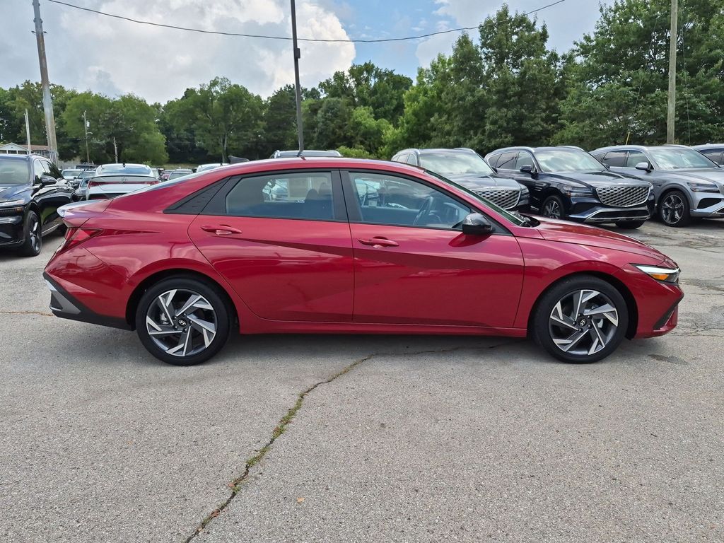 2025 Hyundai Elantra SEL - Photo 4