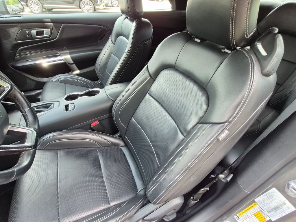 2025 Ford Mustang EcoBoost - Photo 16