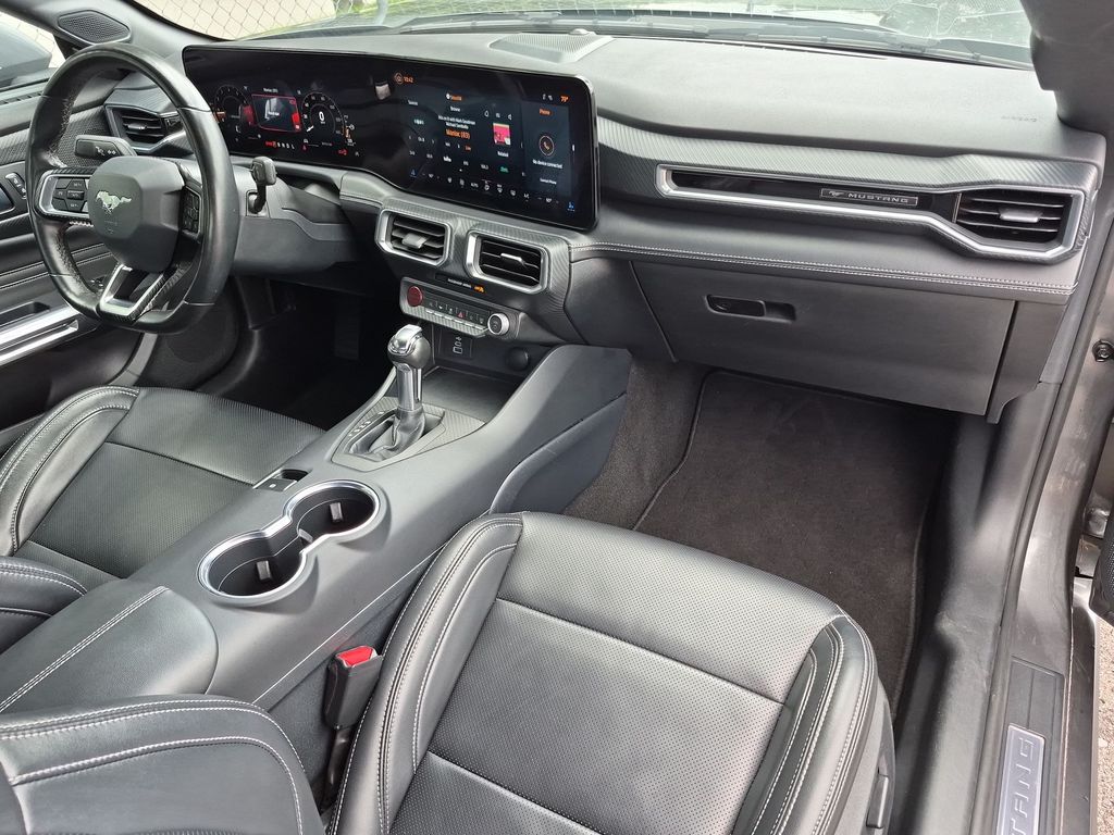 2025 Ford Mustang EcoBoost - Photo 22