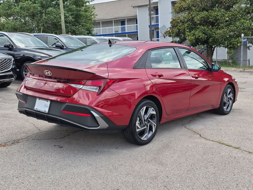 2025 Hyundai Elantra SEL - Photo 5