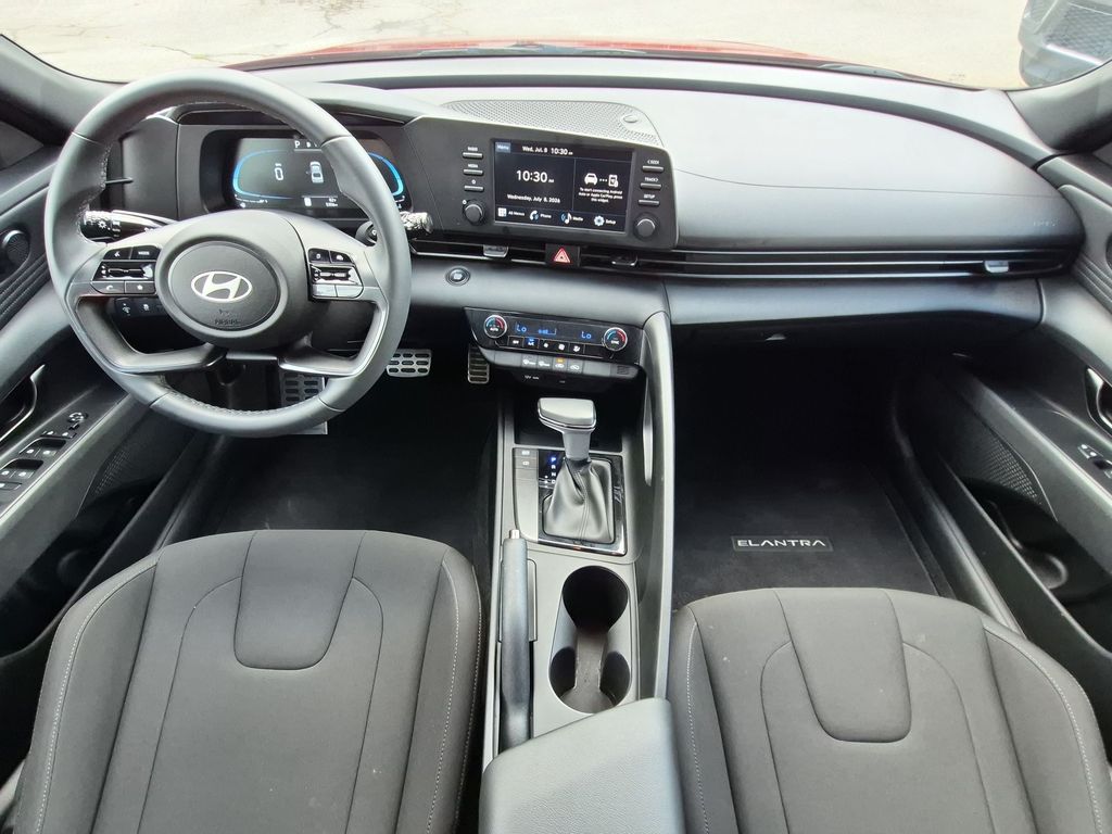 2025 Hyundai Elantra SEL - Photo 17