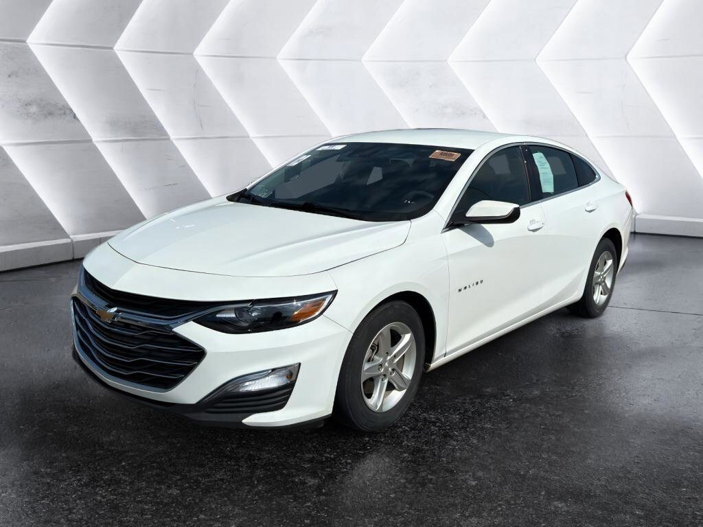 2023 Chevrolet Malibu LS photo 2