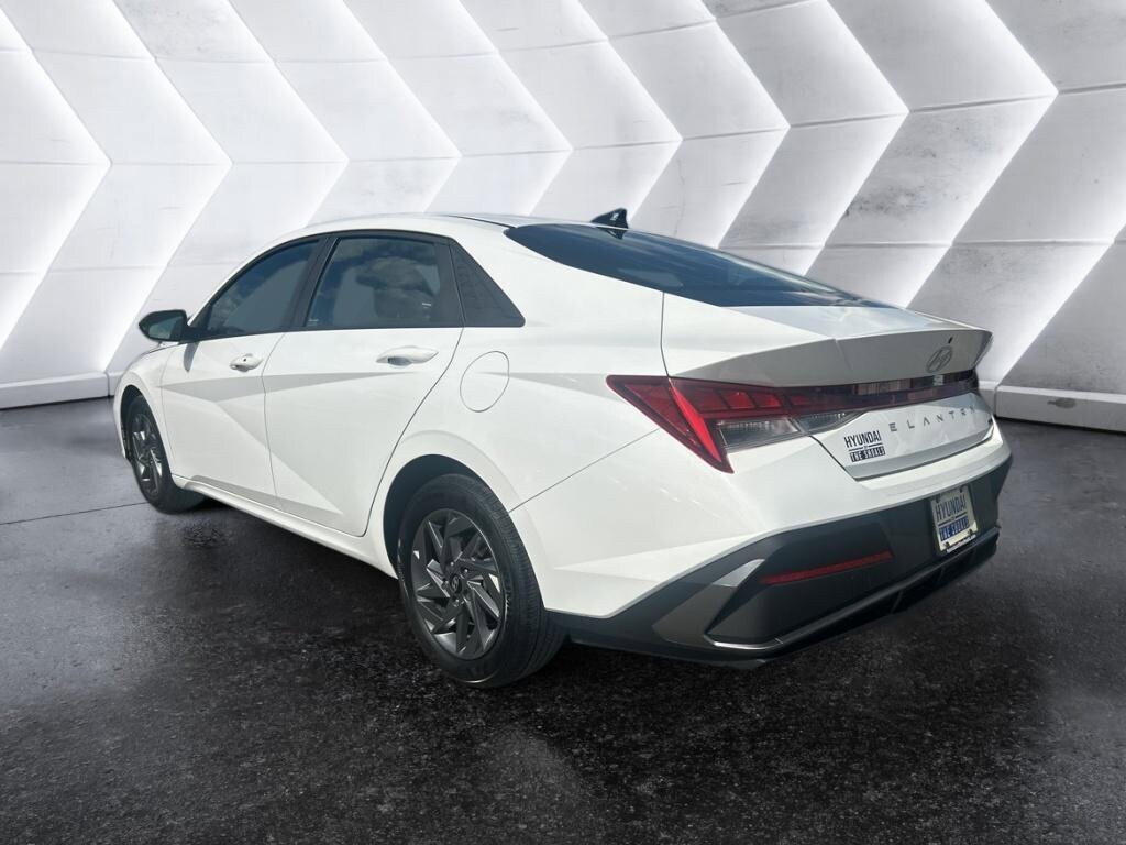 2024 Hyundai Elantra Hybrid Blue photo 2