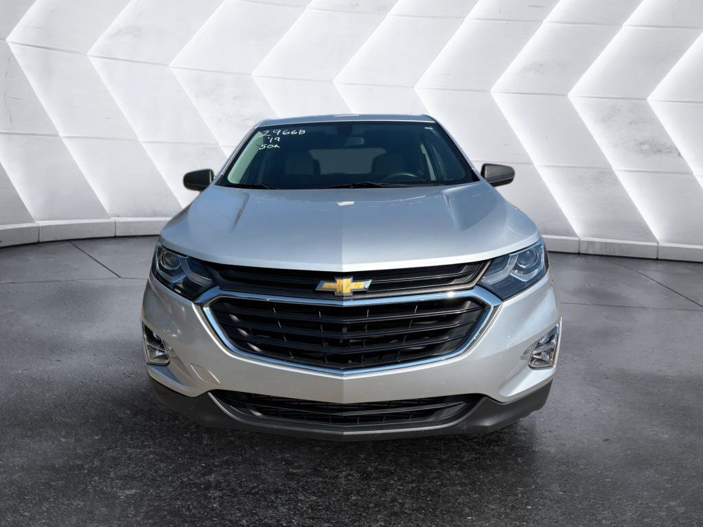2019 Chevrolet Equinox LS photo 3