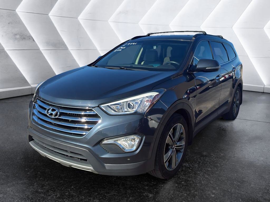 2016 Hyundai Santa Fe SE photo 2