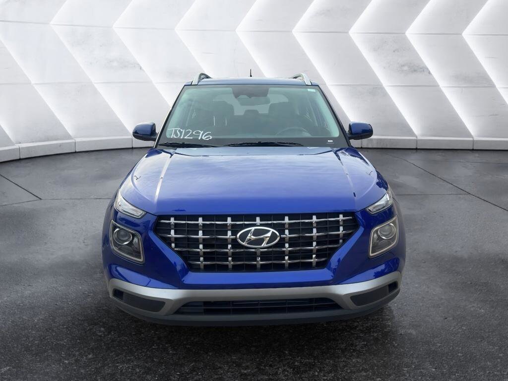 2025 Hyundai Venue SEL photo 3