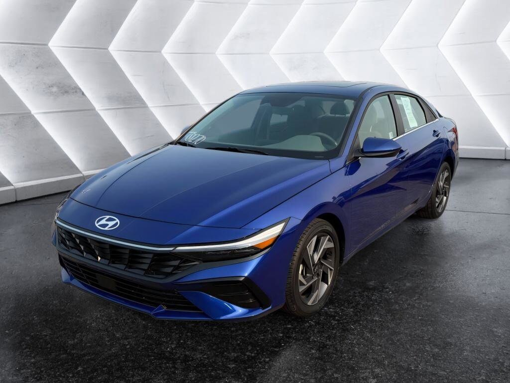 2024 Hyundai Elantra SEL Convenience photo 2