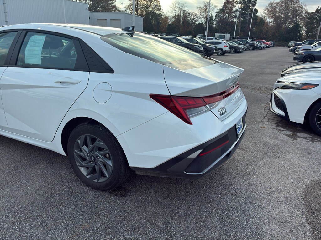 2024 Hyundai Elantra Hybrid Blue photo 4
