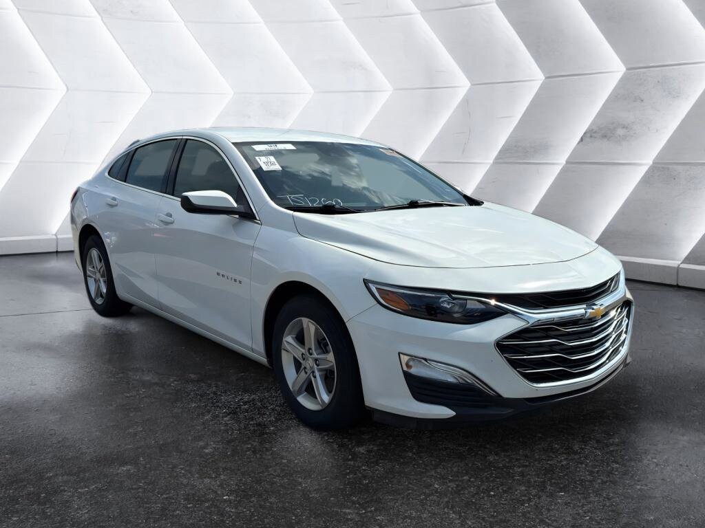 2023 Chevrolet Malibu LS photo 4