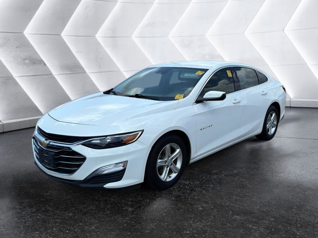 2020 Chevrolet Malibu LS photo 2