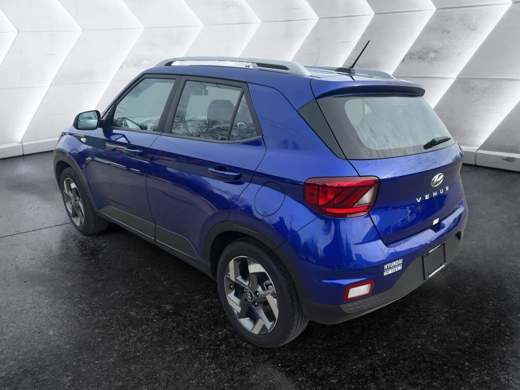 2025 Hyundai Venue SEL photo 4