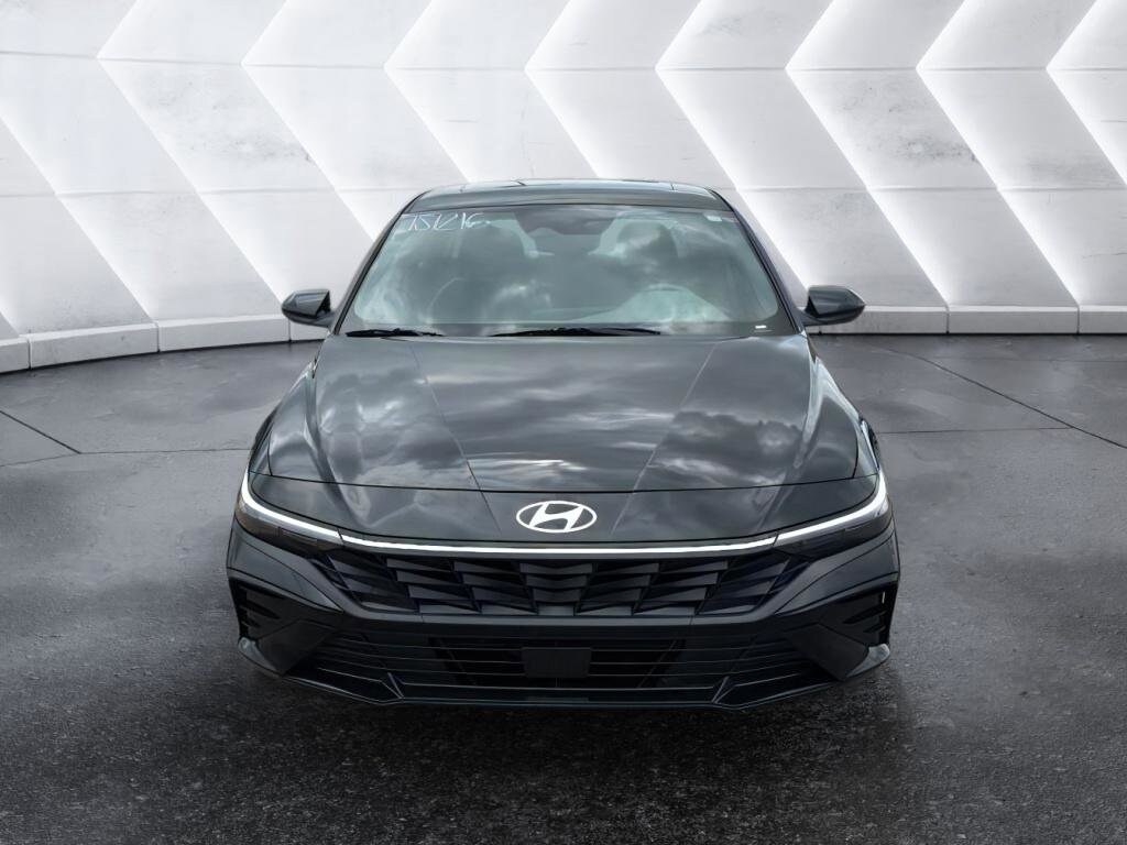 2024 Hyundai Elantra SEL Convenience photo 3