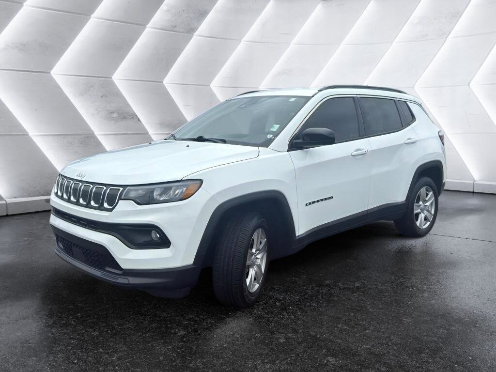 2022 Jeep Compass Latitude photo 2