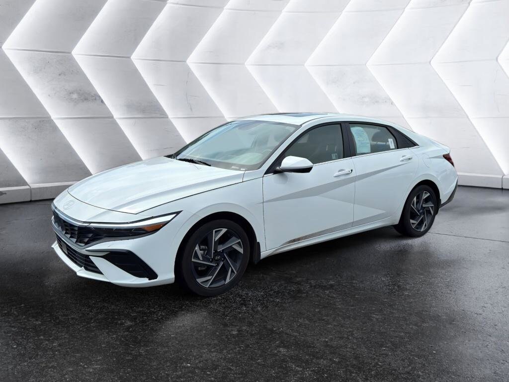 2024 Hyundai Elantra SEL Convenience photo 2