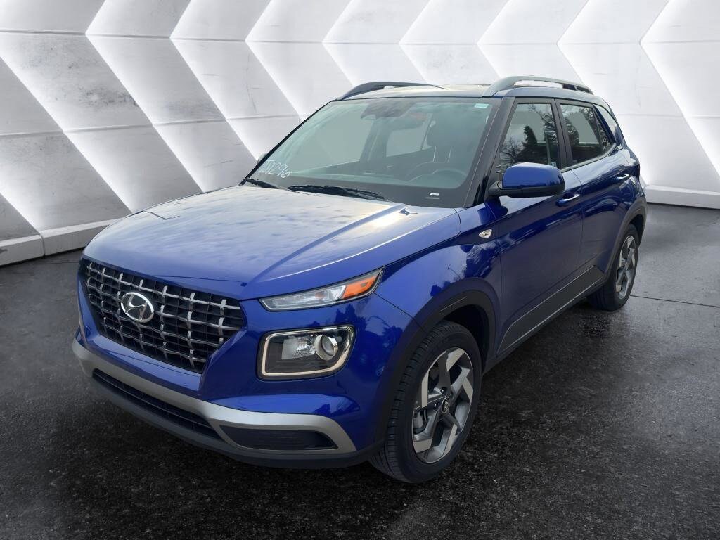 2025 Hyundai Venue SEL photo 2
