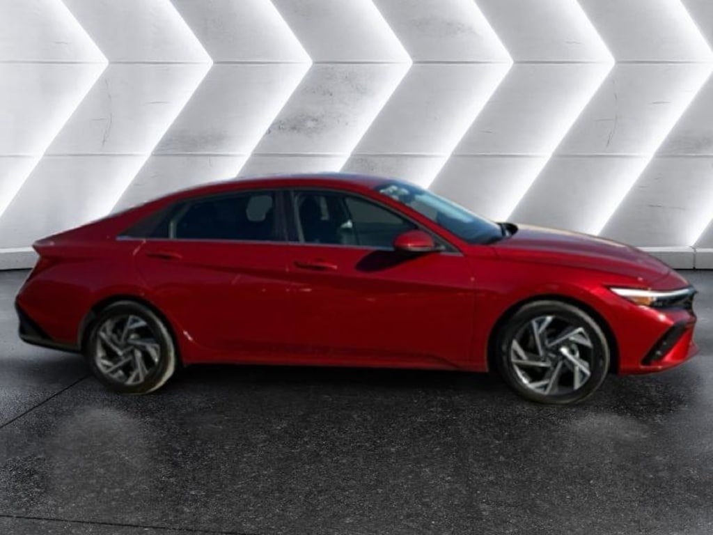 Used 2025 Hyundai Elantra SEL Convenience Sedan