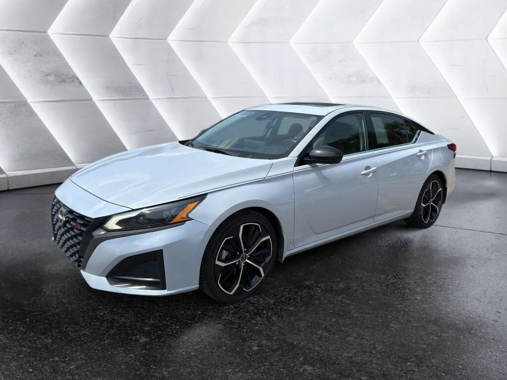 2023 Nissan Altima 2.5 SR photo 2