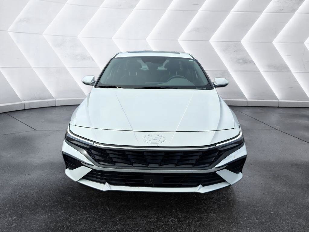 2024 Hyundai Elantra SEL Convenience photo 3