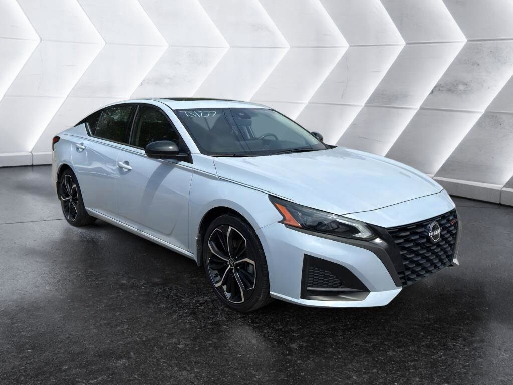 2023 Nissan Altima 2.5 SR photo 4