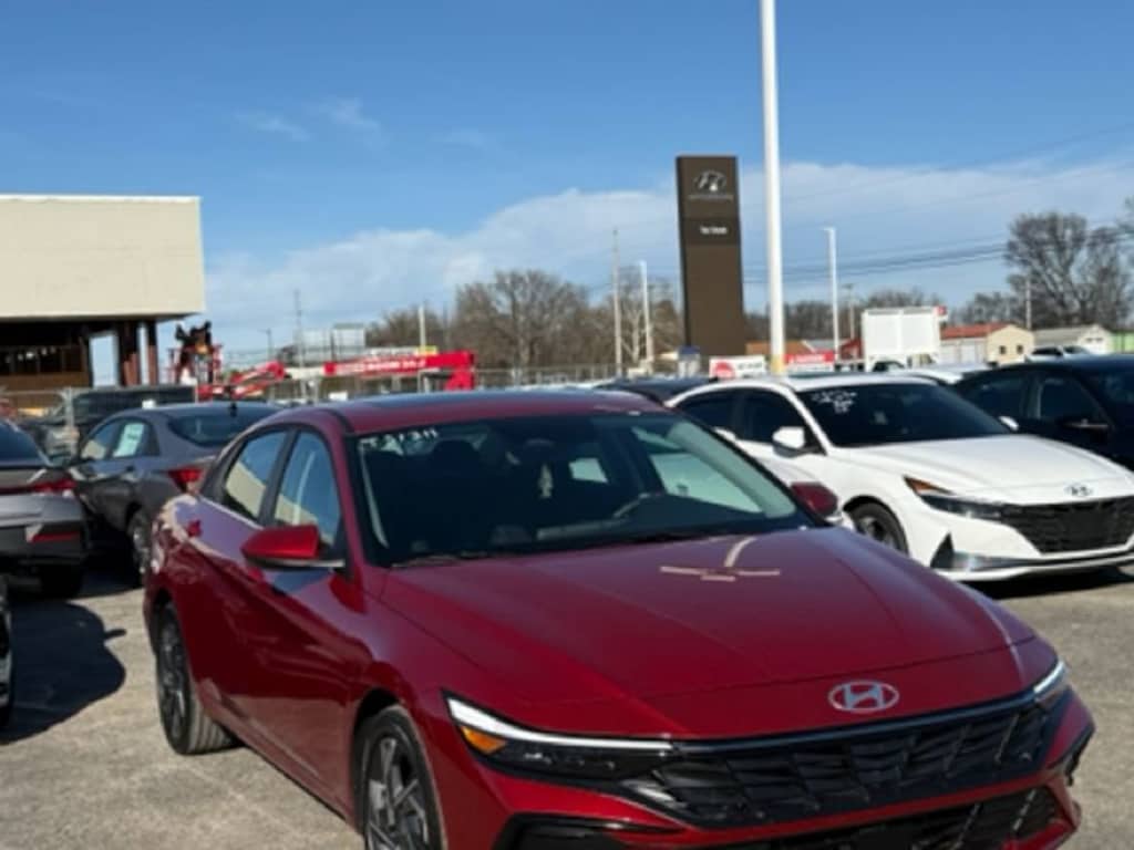 Used 2025 Hyundai Elantra SEL Convenience Sedan