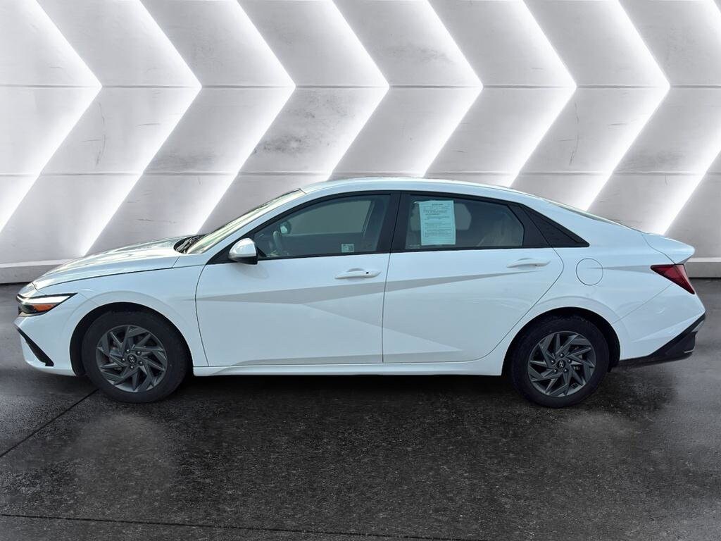 2024 Hyundai Elantra Hybrid Blue photo 3