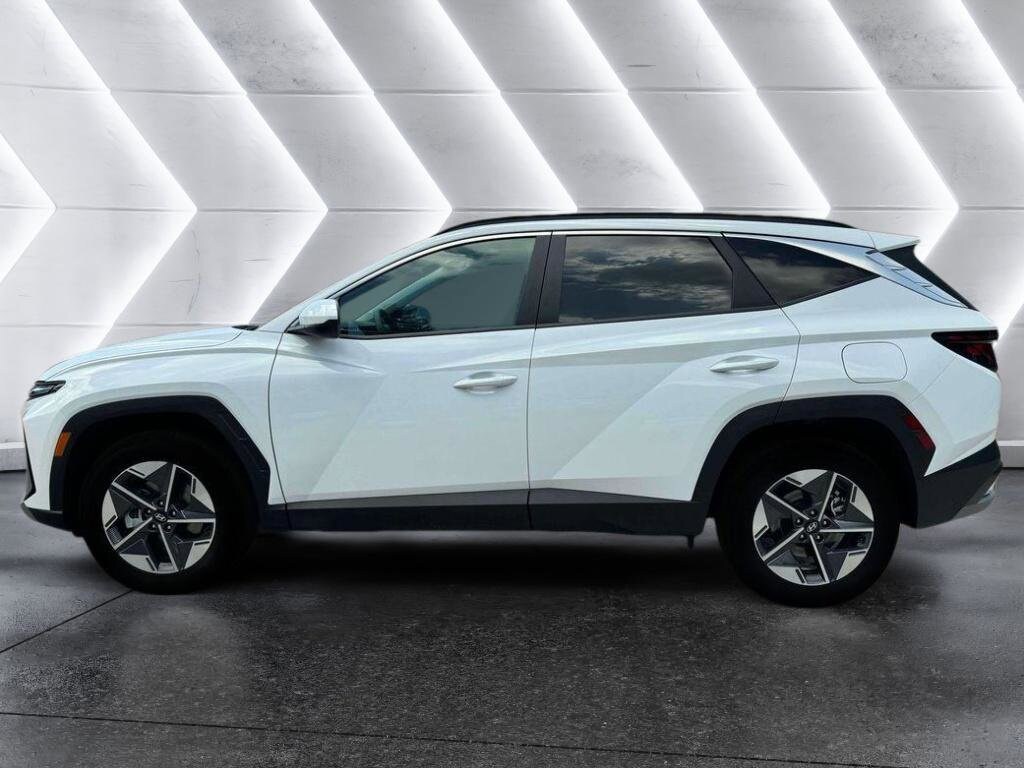 2025 Hyundai Tucson SEL photo 3