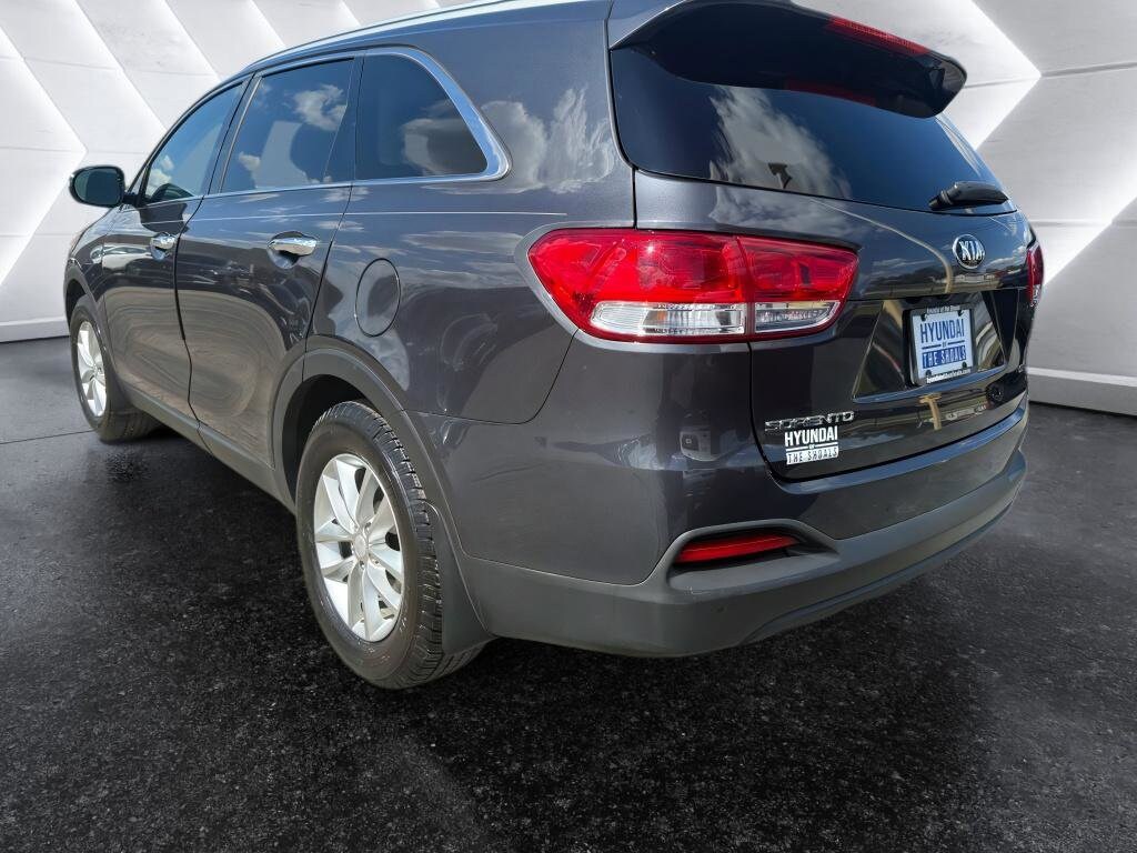 2016 Kia Sorento LX photo 2