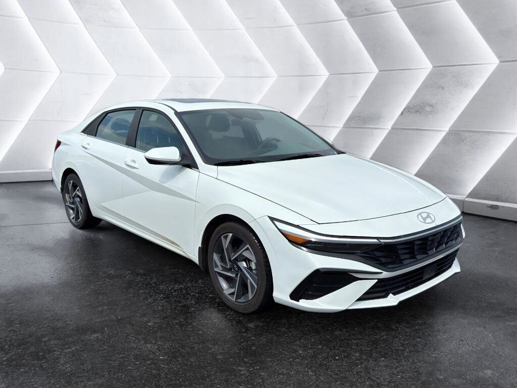 2024 Hyundai Elantra SEL Convenience photo 4