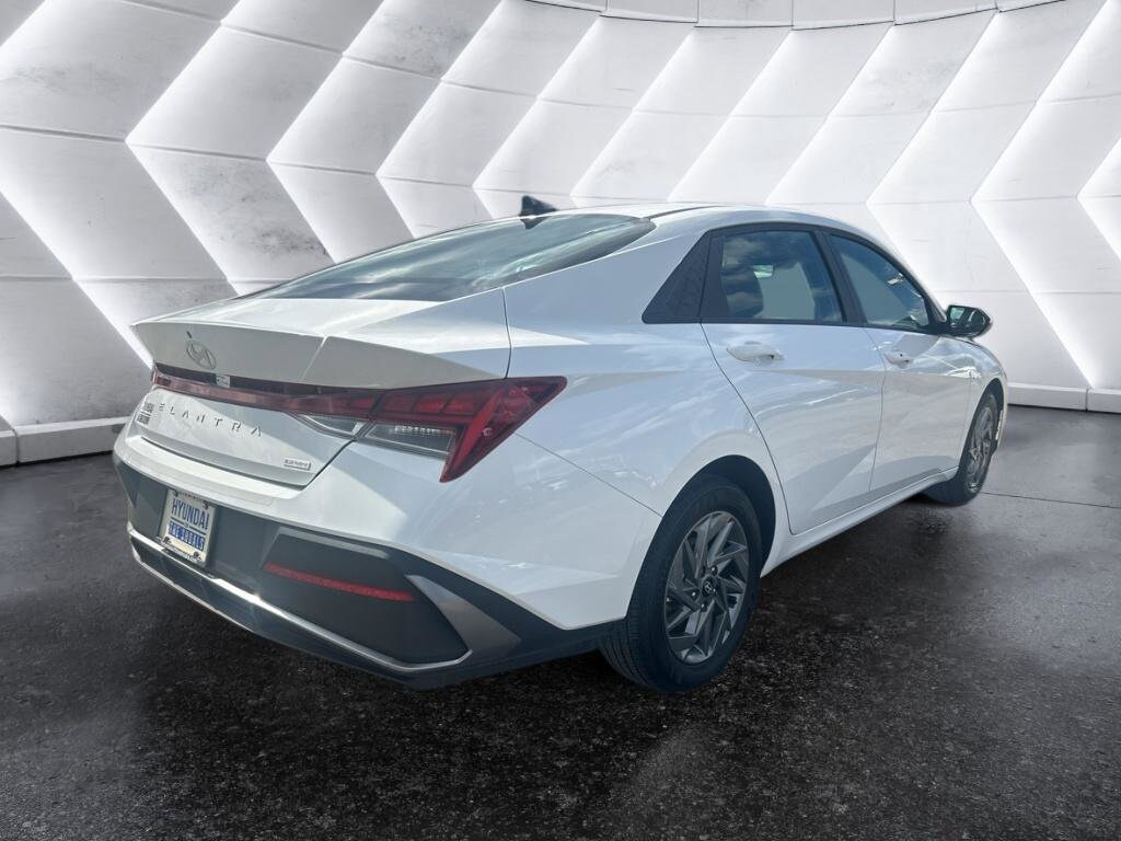 2024 Hyundai Elantra Hybrid Blue photo 4