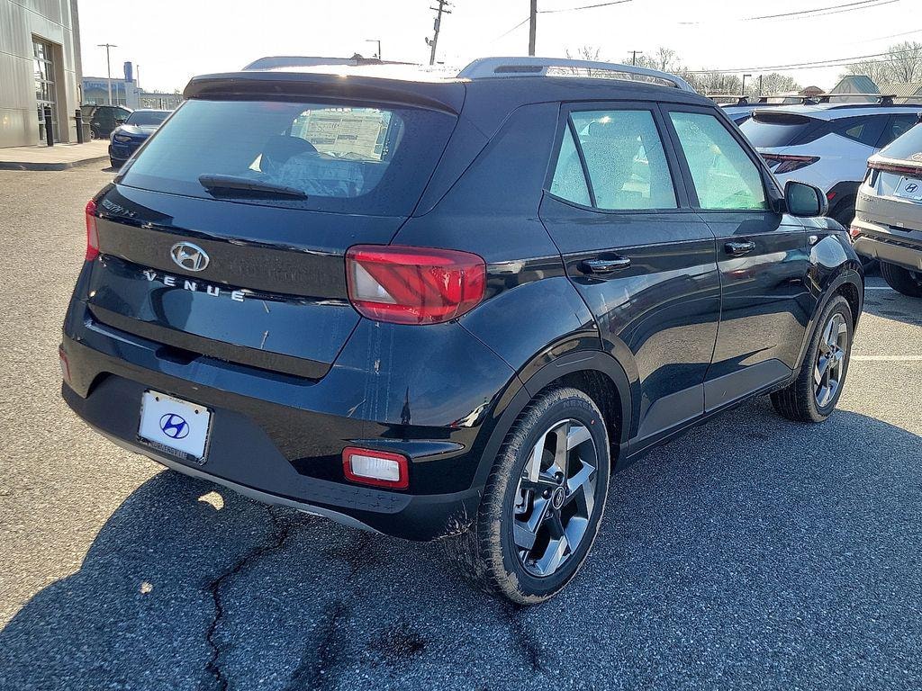 New 2025 Hyundai Venue SEL SUV