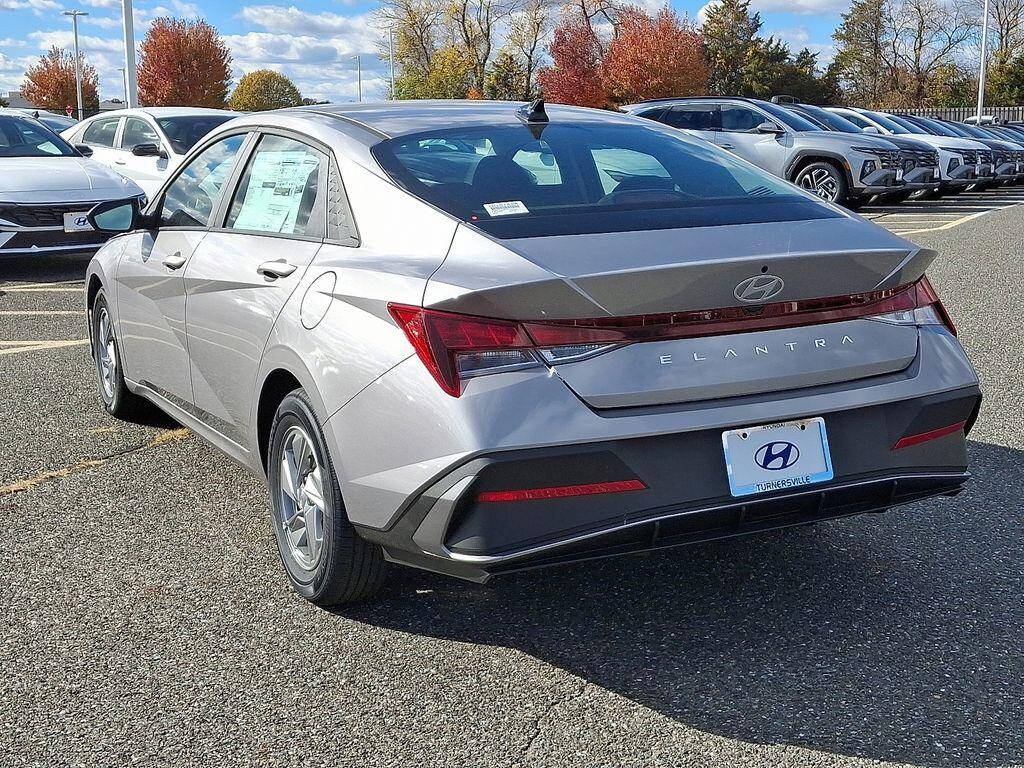 New 2026 Hyundai Elantra SE Sedan