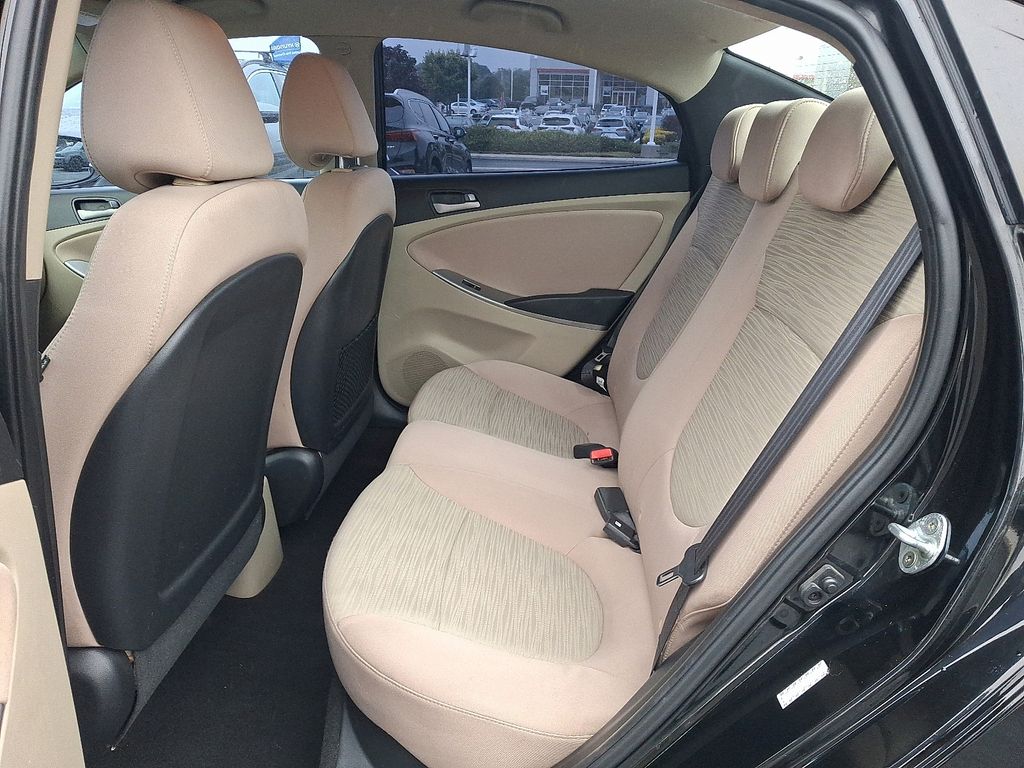 2016 Hyundai Accent SE - Photo 11