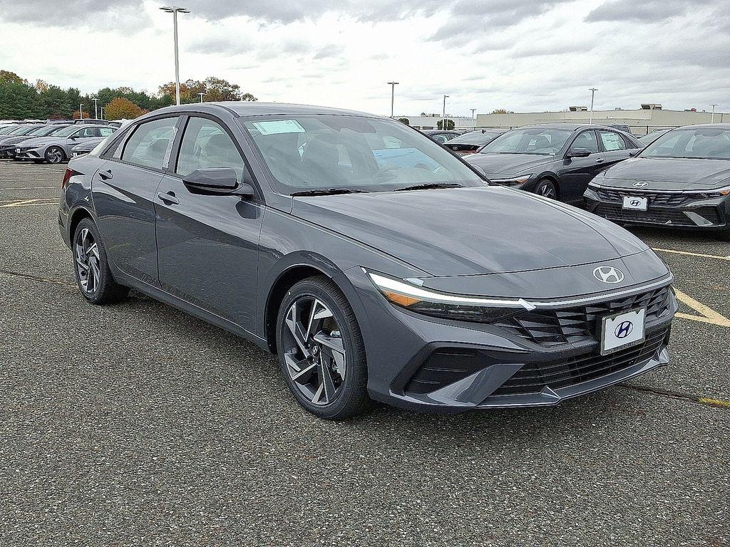 New 2025 Hyundai Elantra SEL Sport Sedan