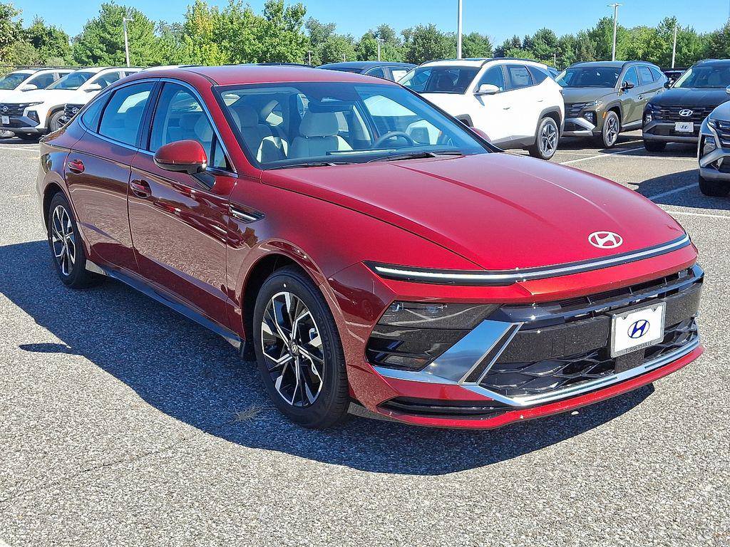 2025 Hyundai Sonata SEL photo 2