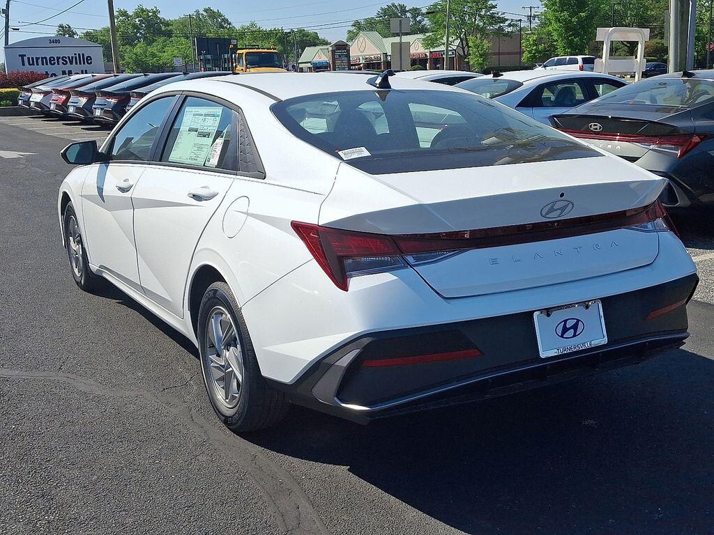 New 2026 Hyundai Elantra SE Sedan