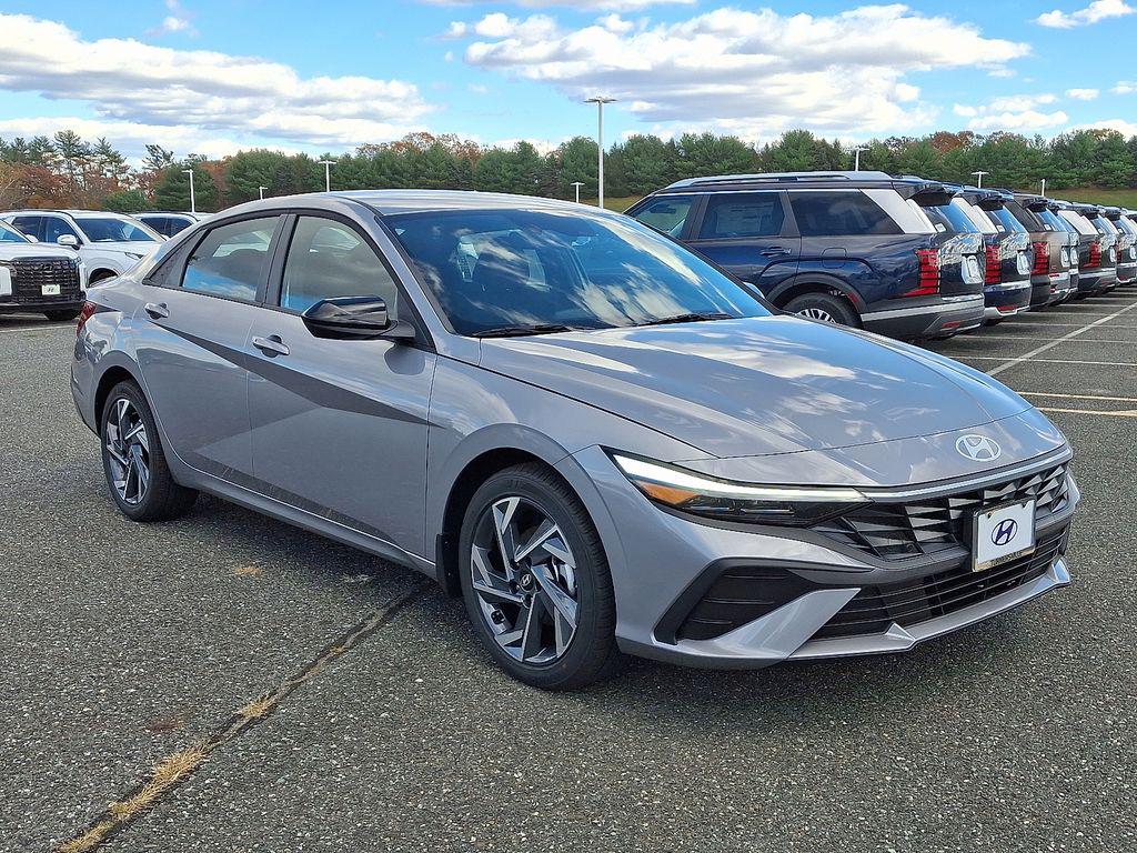 2025 Hyundai Elantra SEL Sport photo 2