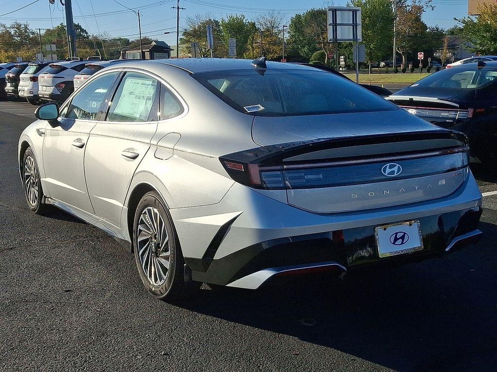 New 2025 Hyundai Sonata Hybrid SEL Sedan
