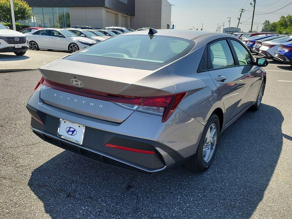 New 2026 Hyundai Elantra SE Sedan