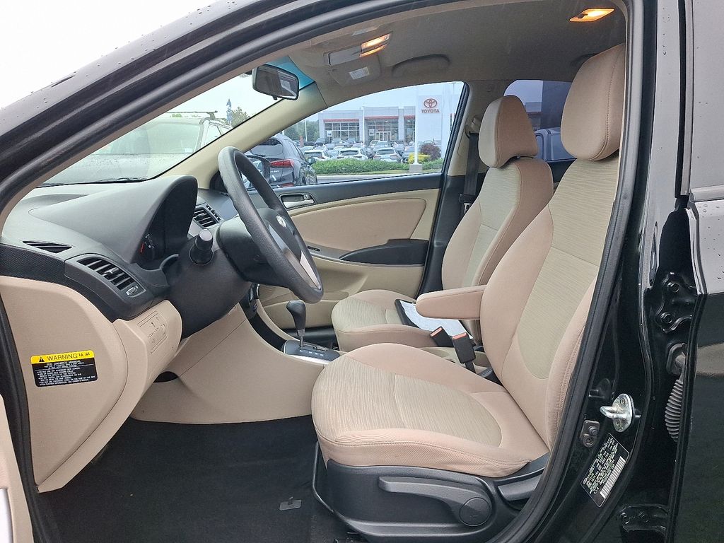 2016 Hyundai Accent SE - Photo 15