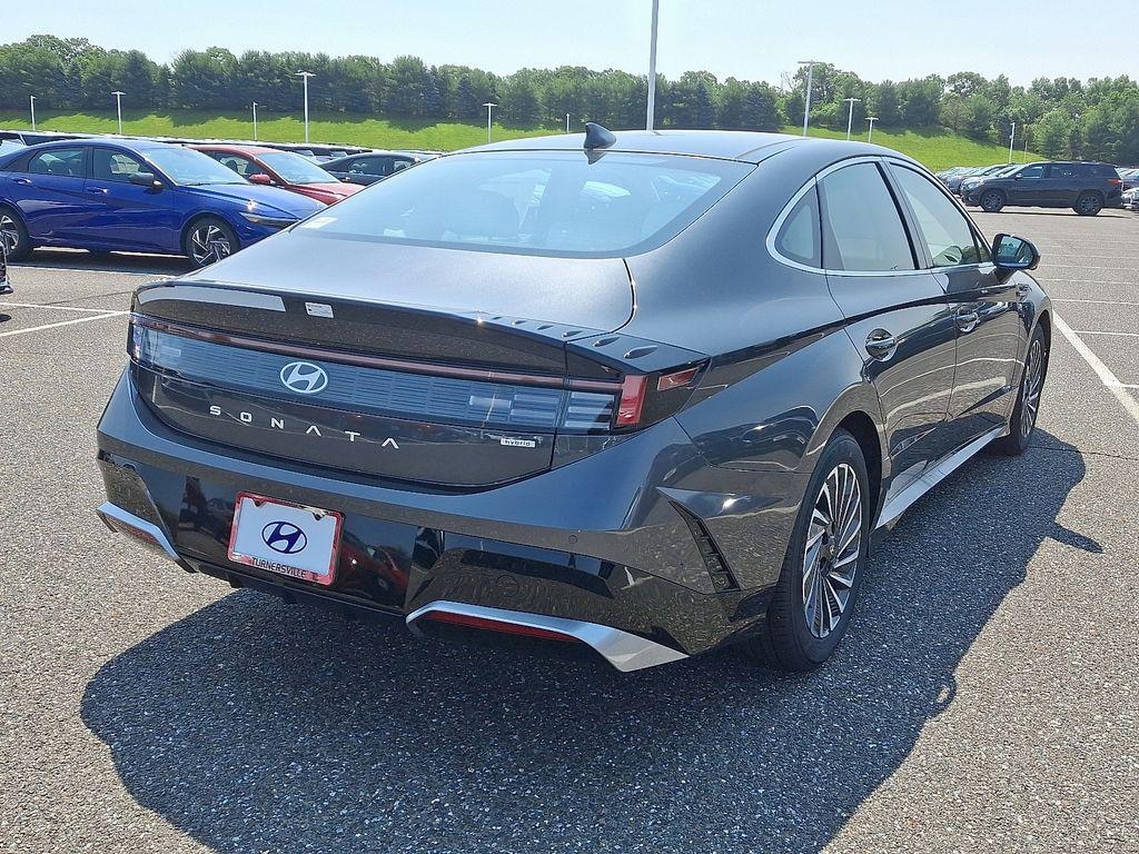 New 2025 Hyundai Sonata Hybrid Limited Sedan
